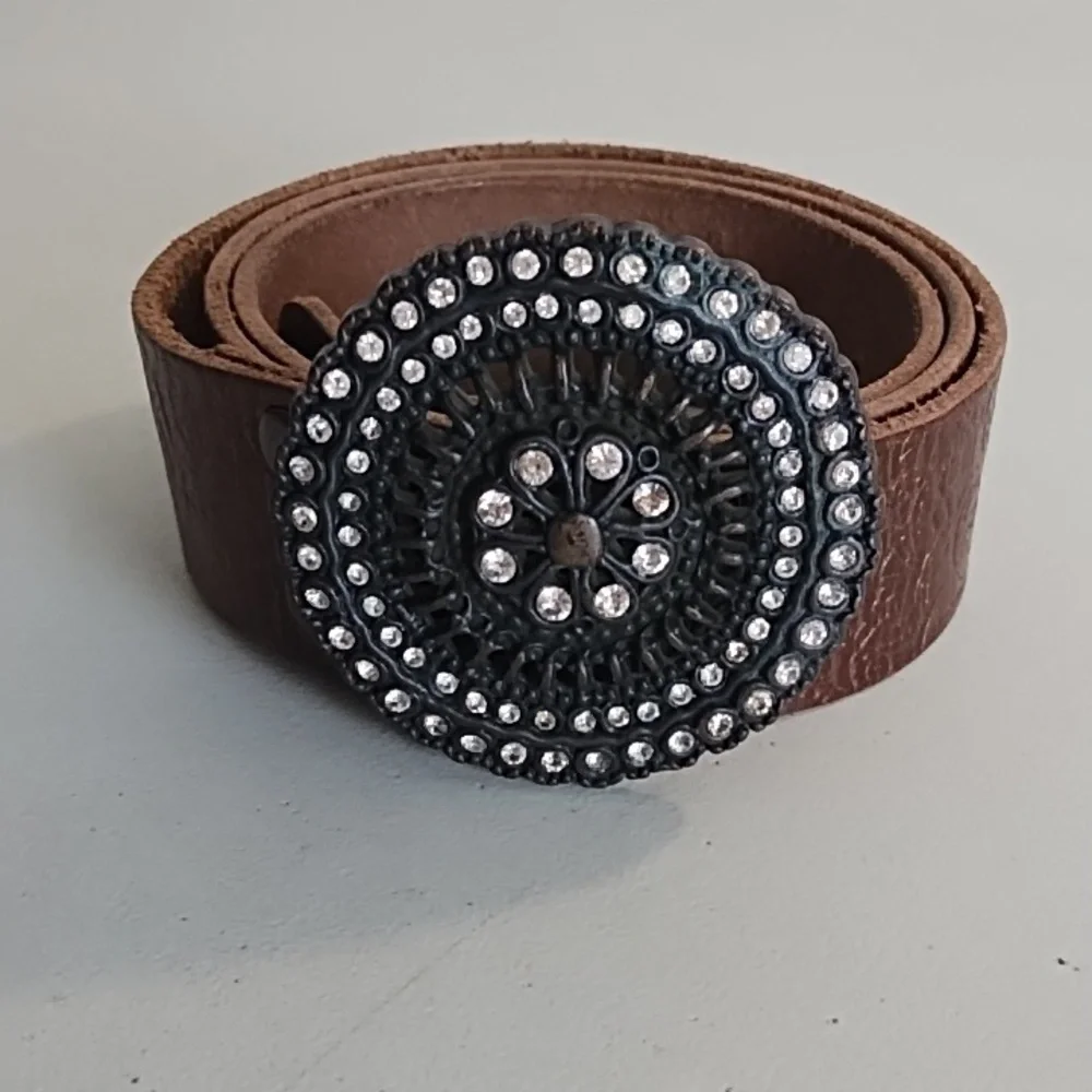 Brown Tooled Leather Belt with Coppery Metal Buckle With Rhinstones
